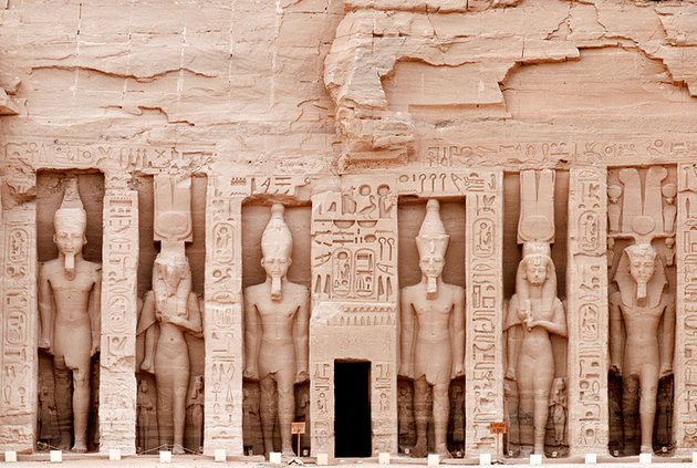 egypt-abu-simbel-temple-of-hathor-colossi